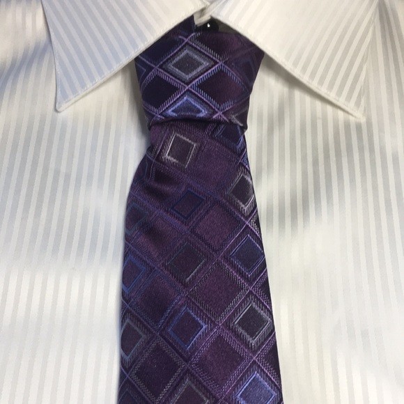 Kenneth Cole Reaction purple tie with silver and blue diamond pattern. - Picture 4 of 7